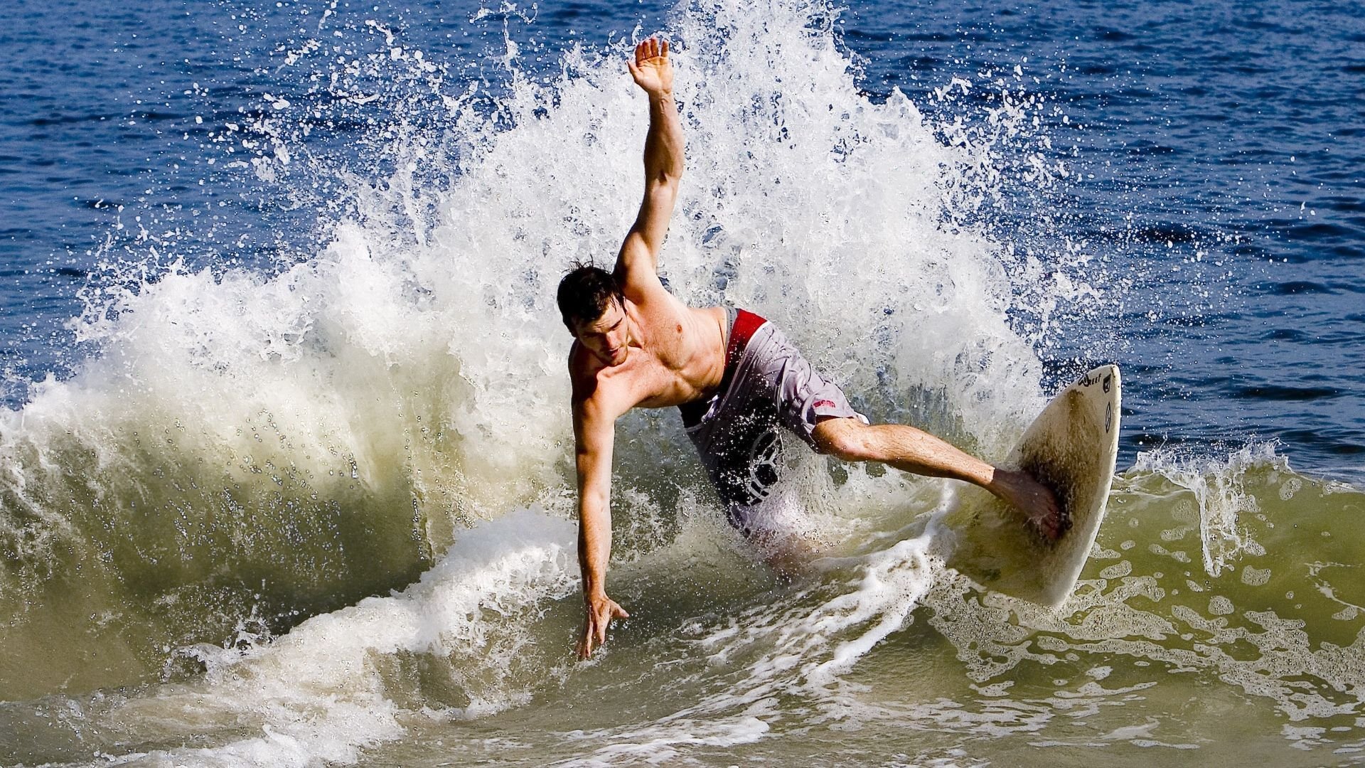 从沙漠到高地,姆巴佩关键一击,阿尔及利亚踏平苏格兰的战术启示