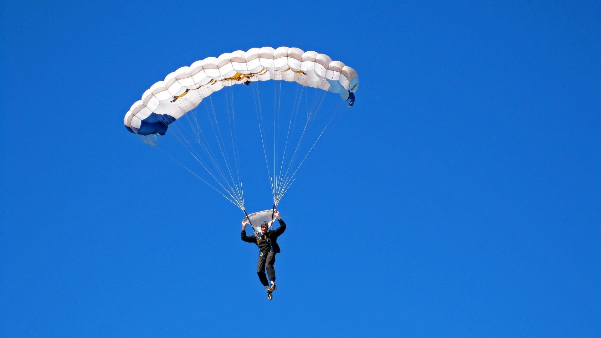 赛道上的唯一性，威廉姆斯横扫红牛二队，诺里斯高光表现改写格局